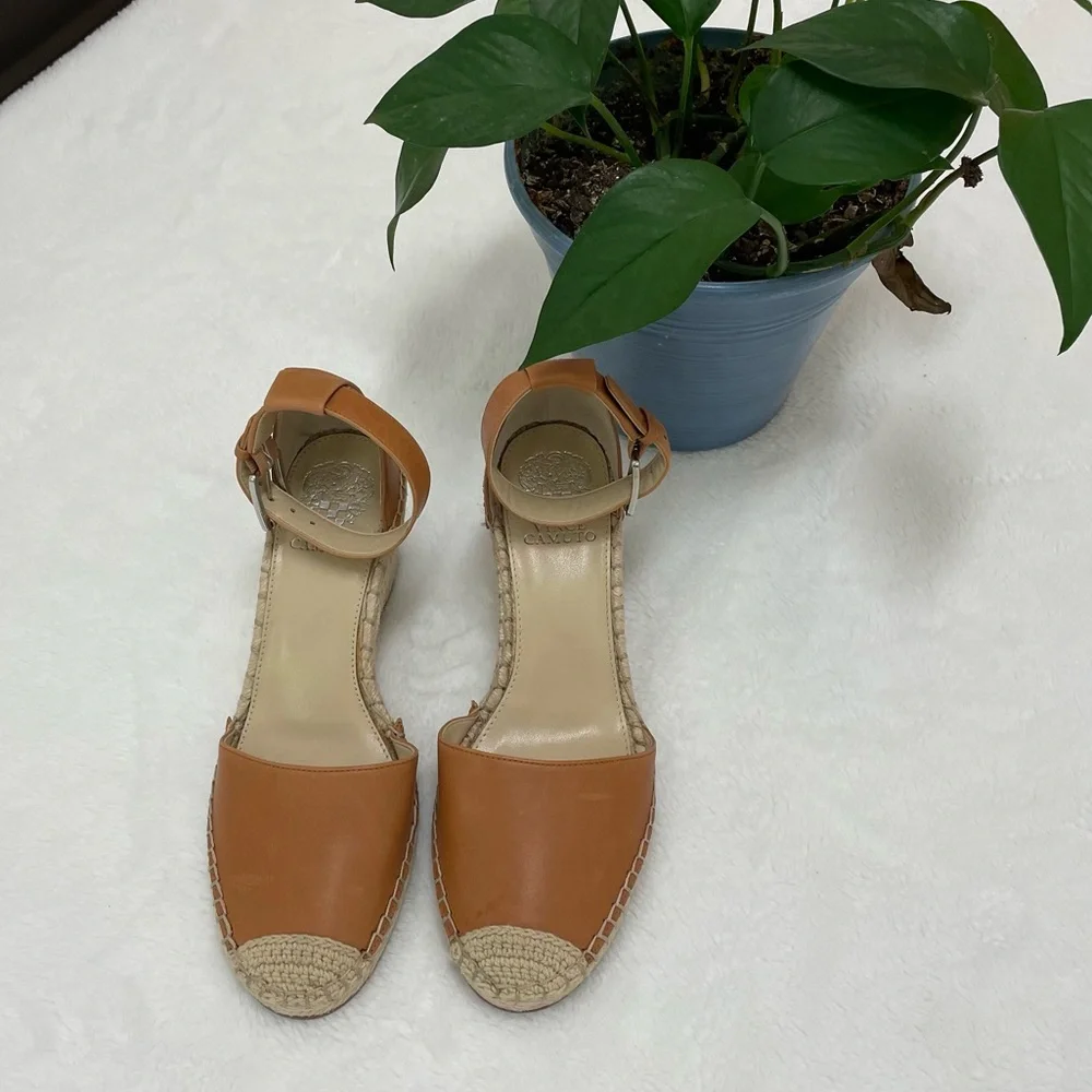 Vince Camuto Tan Espadrille‎ Sandals. Size 9 1/2 W/41